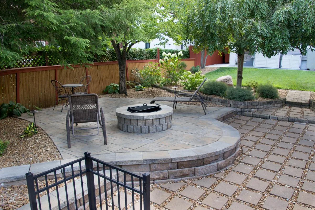 Completed patio and fire pit by Dave's Landscaping